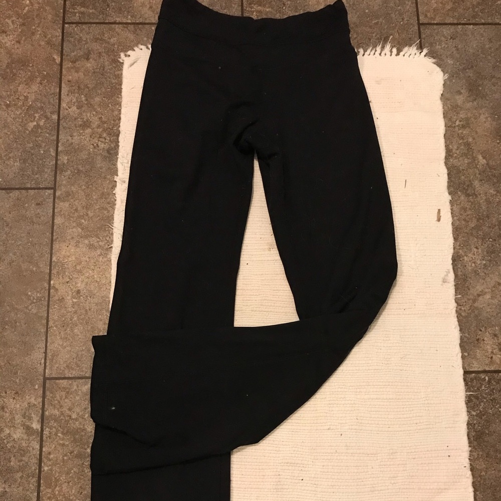 Black yoga pants